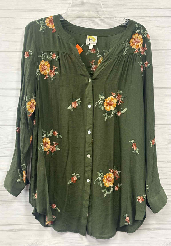 Size 1X fig and flower Shirt